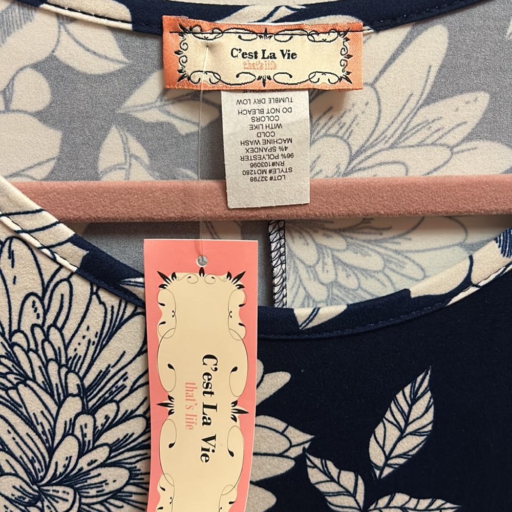 C’est La Vie Navy Floral dress size Small - Picture 2 of 3